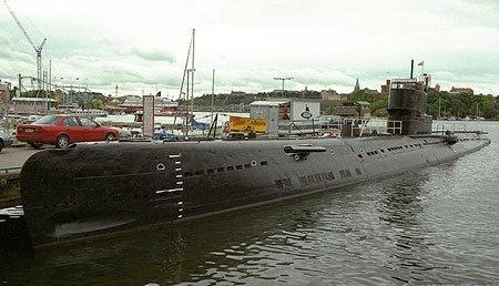 الجيش الغامض" الكوري الشمالي" U-194-russian-whiskey-class-submarine